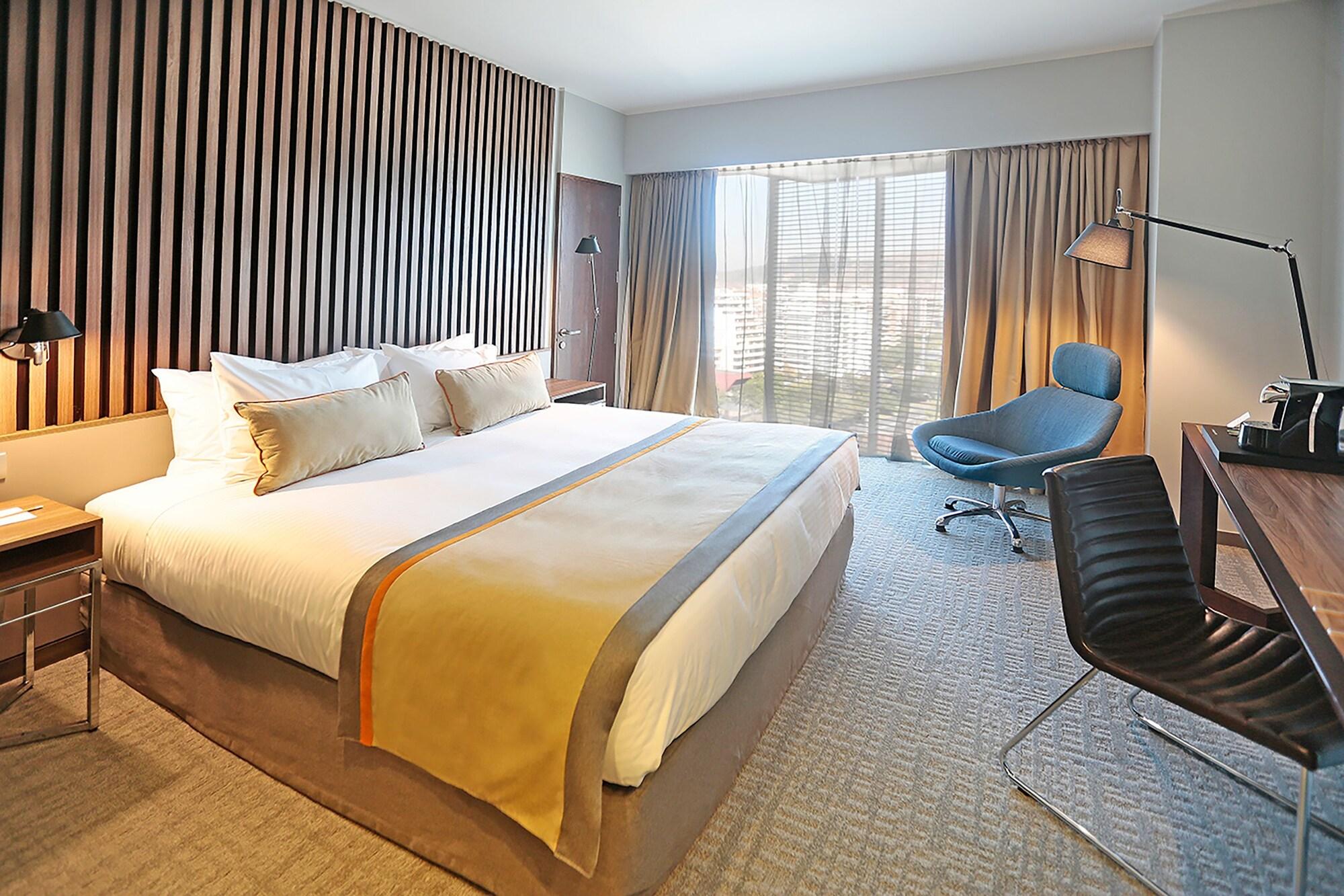 فندق Doubletree By Hilton Santiago Kennedy, Chile المظهر الخارجي الصورة