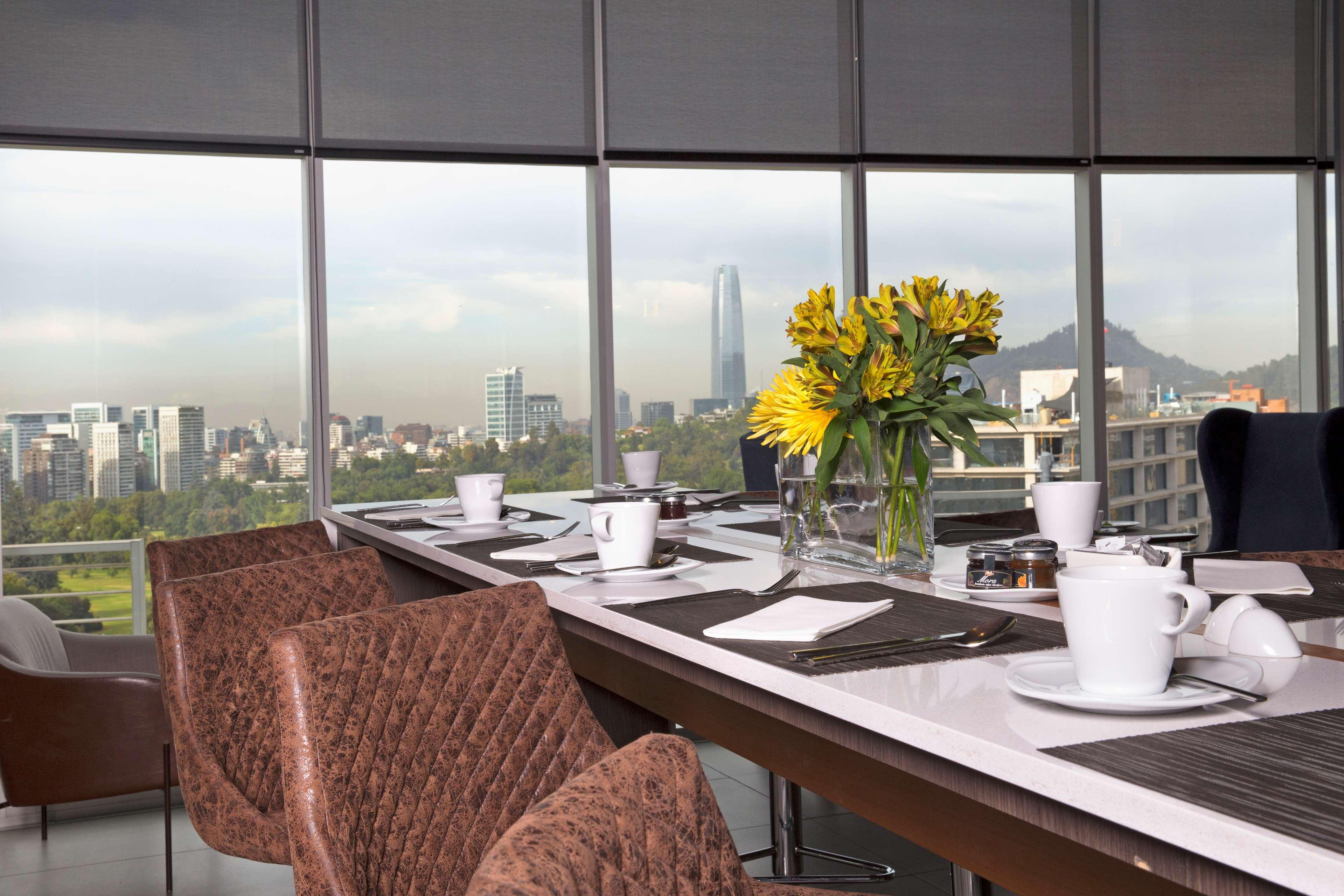 فندق Doubletree By Hilton Santiago Kennedy, Chile المظهر الخارجي الصورة