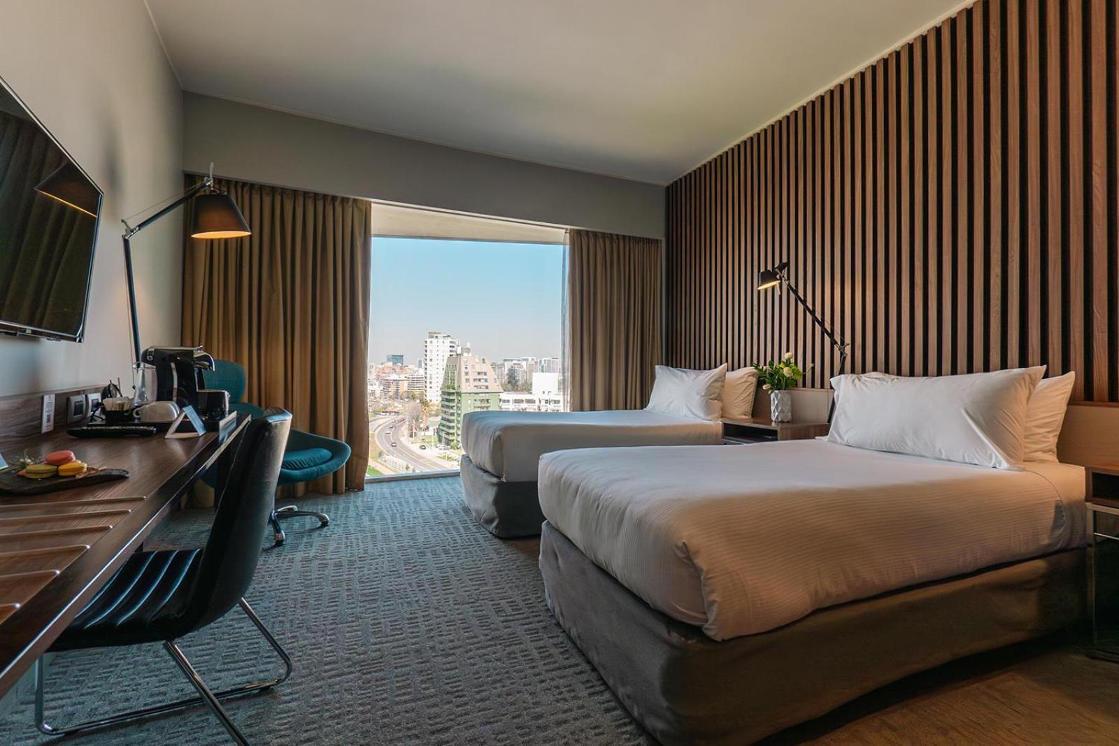 فندق Doubletree By Hilton Santiago Kennedy, Chile المظهر الخارجي الصورة