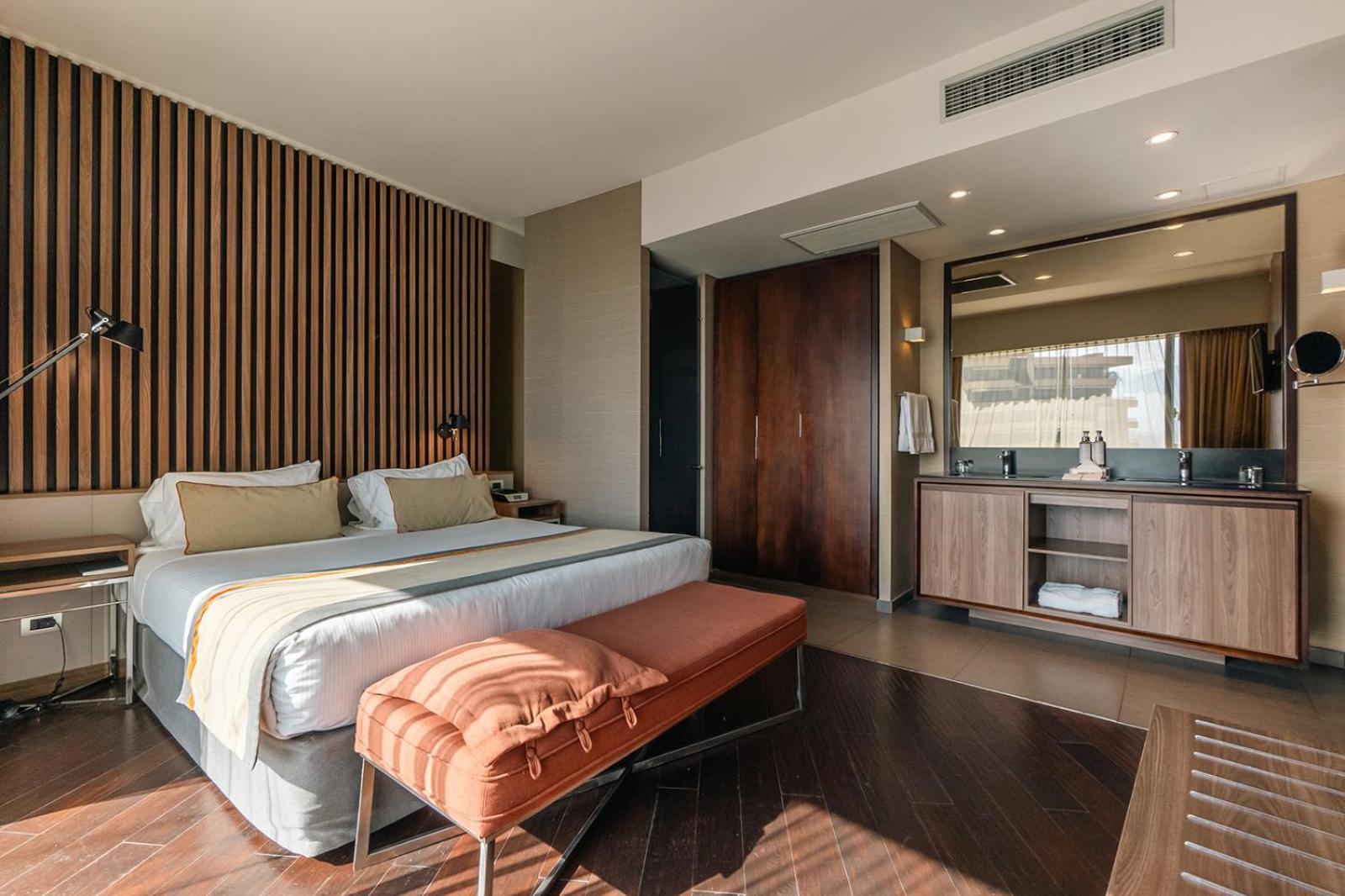 فندق Doubletree By Hilton Santiago Kennedy, Chile المظهر الخارجي الصورة