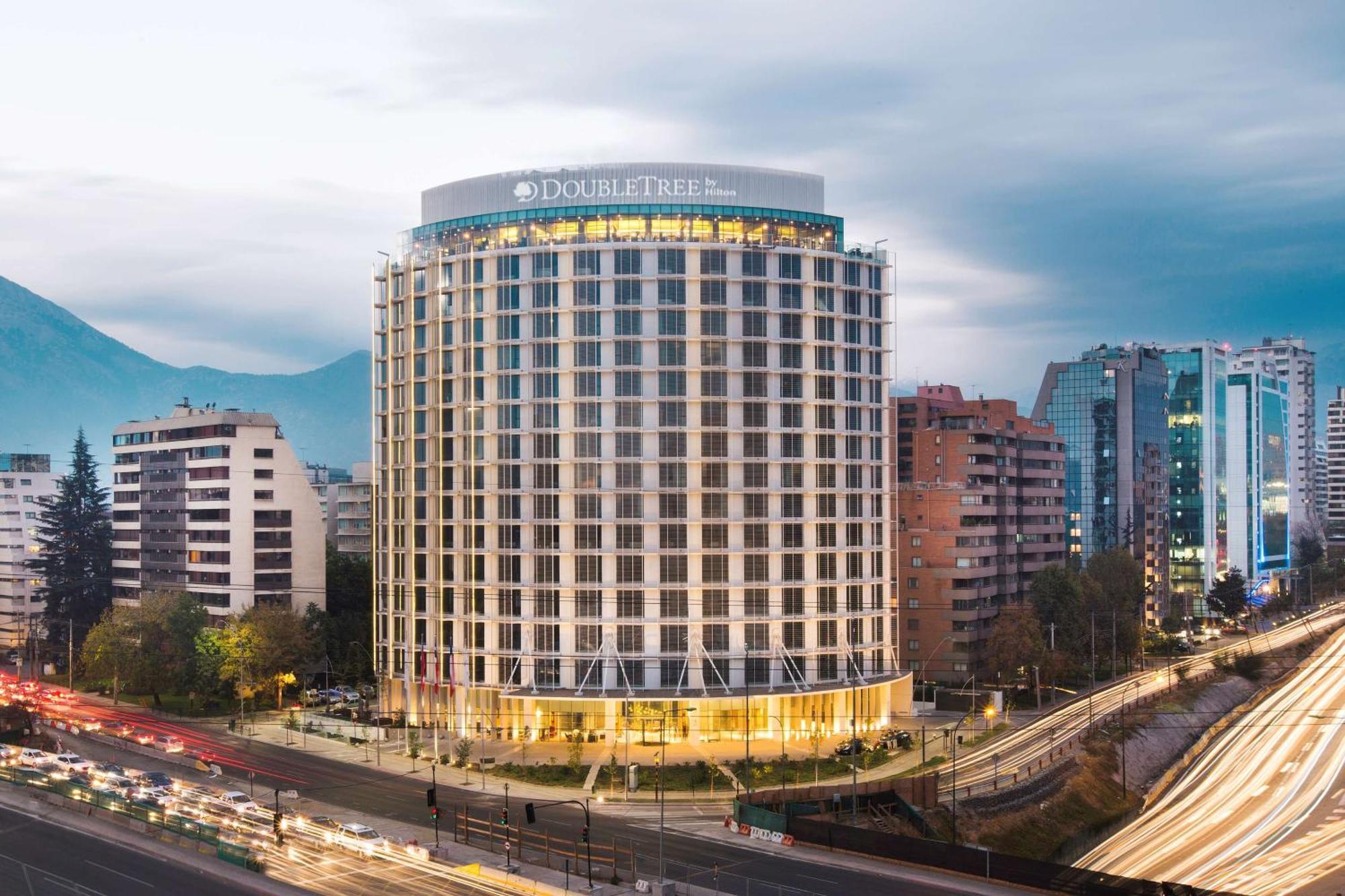 فندق Doubletree By Hilton Santiago Kennedy, Chile المظهر الخارجي الصورة